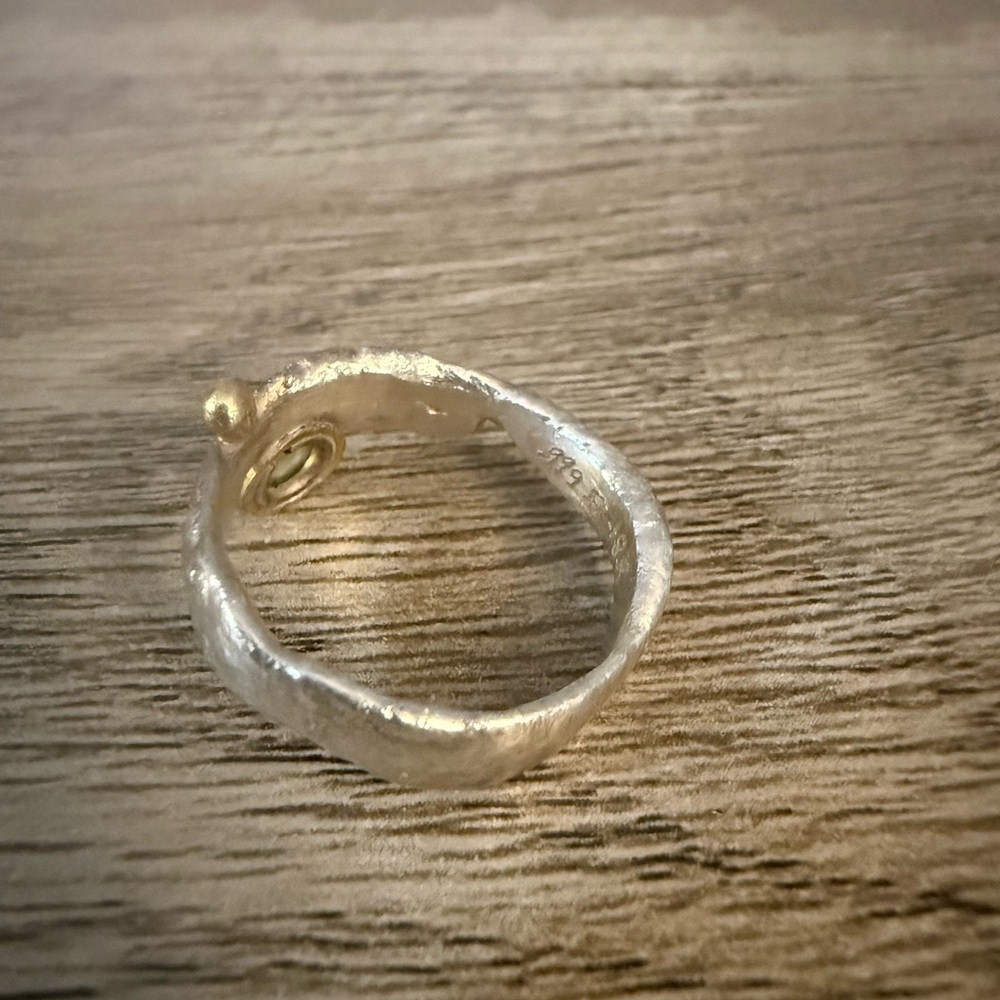 Silver and Gold Toned Ring with Green Gemstone - Picture 2 of 5